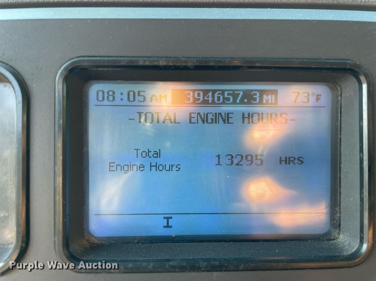 image for item LV9800 2013 Mack CXU613  semi truck