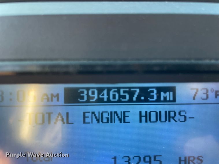 image for item LV9800 2013 Mack CXU613  semi truck