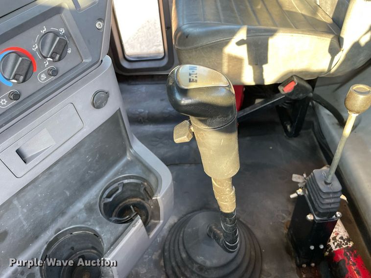 image for item LV9800 2013 Mack CXU613  semi truck