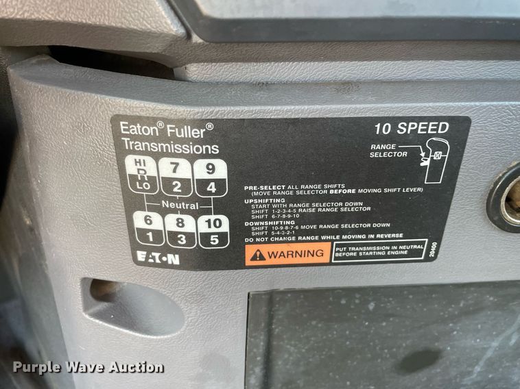 image for item LV9800 2013 Mack CXU613  semi truck