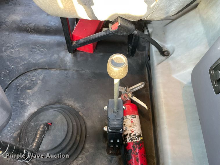 image for item LV9800 2013 Mack CXU613  semi truck