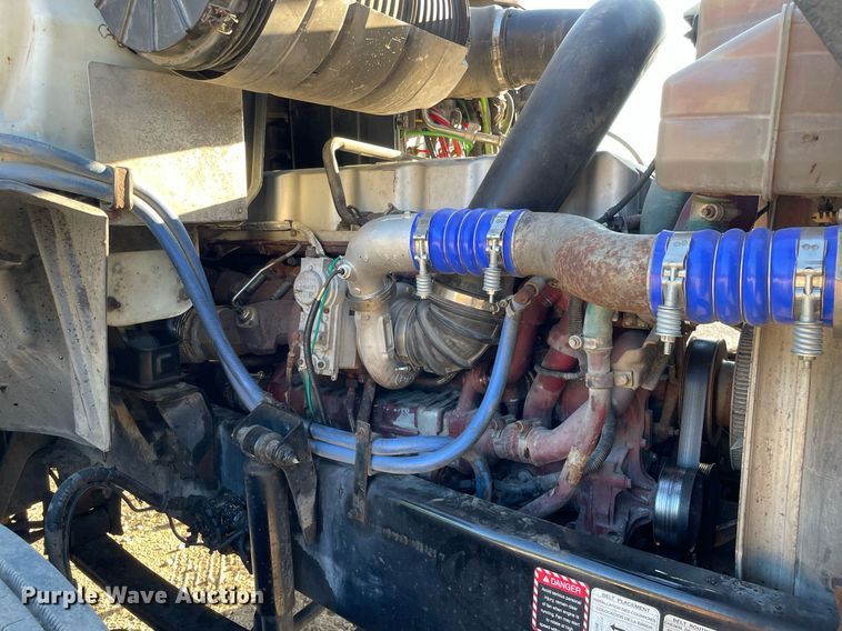 image for item LV9800 2013 Mack CXU613  semi truck