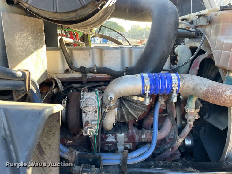 image for item LV9800 2013 Mack CXU613  semi truck