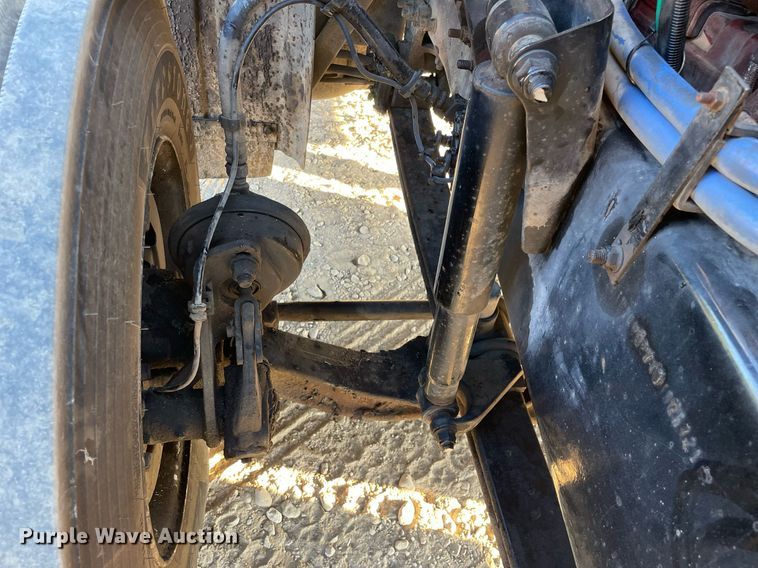 image for item LV9800 2013 Mack CXU613  semi truck