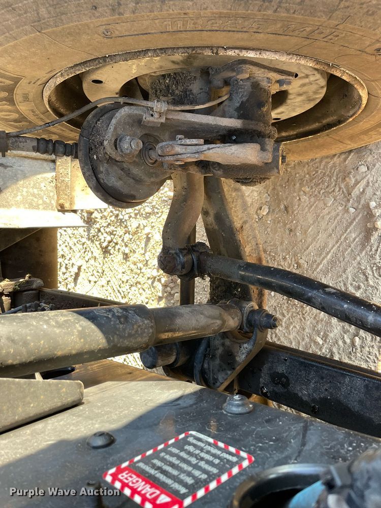 image for item LV9800 2013 Mack CXU613  semi truck