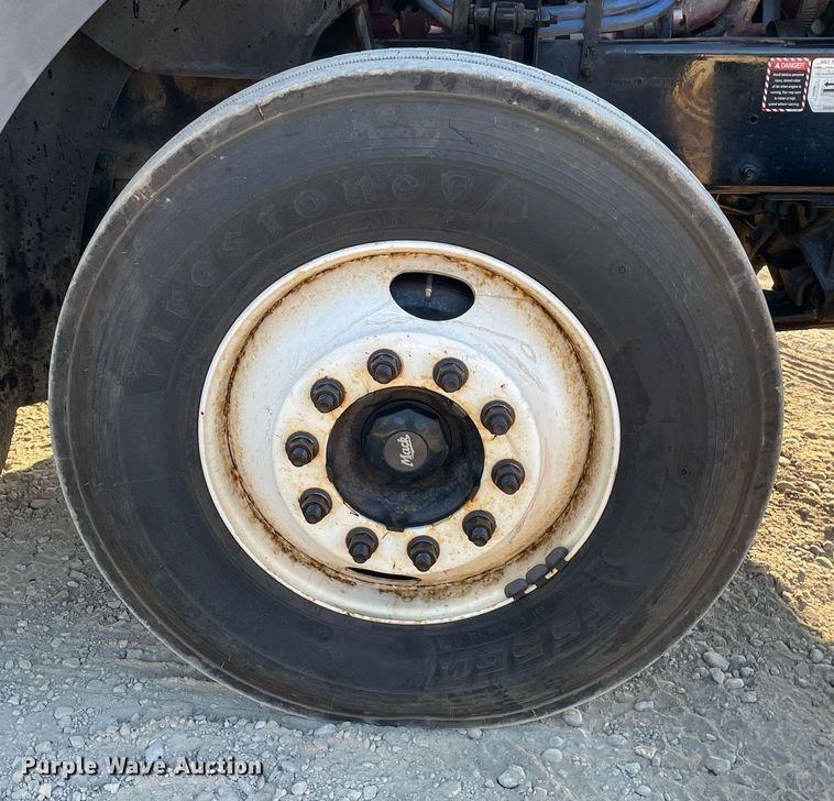 image for item LV9800 2013 Mack CXU613  semi truck