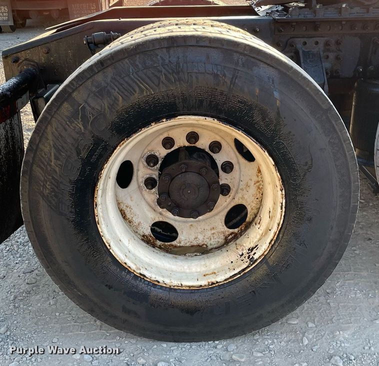 image for item LV9800 2013 Mack CXU613  semi truck