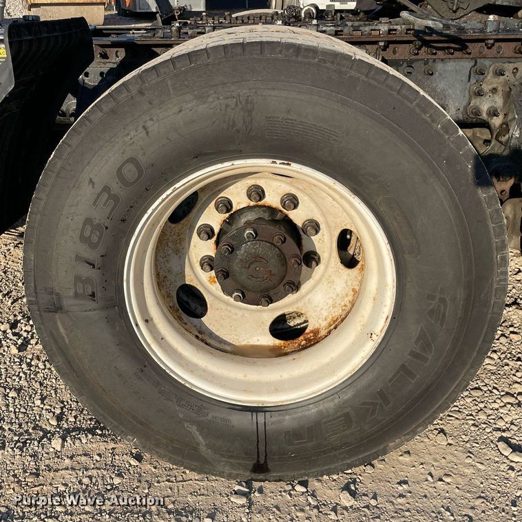 image for item LV9800 2013 Mack CXU613  semi truck