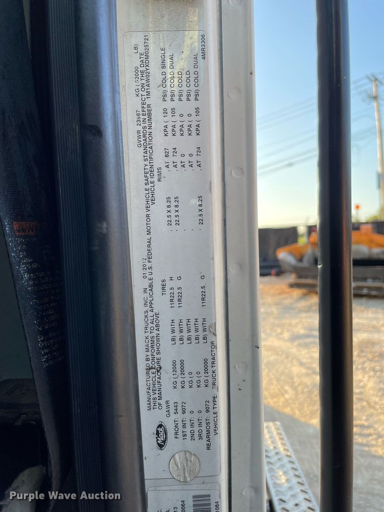 image for item LV9800 2013 Mack CXU613  semi truck