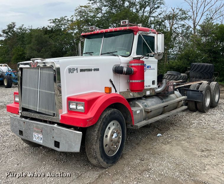 image for item MG9397 1986 Western Star 4900  semi truck