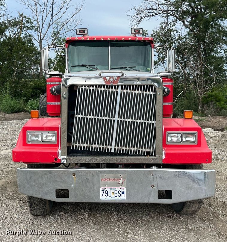 image for item MG9397 1986 Western Star 4900  semi truck