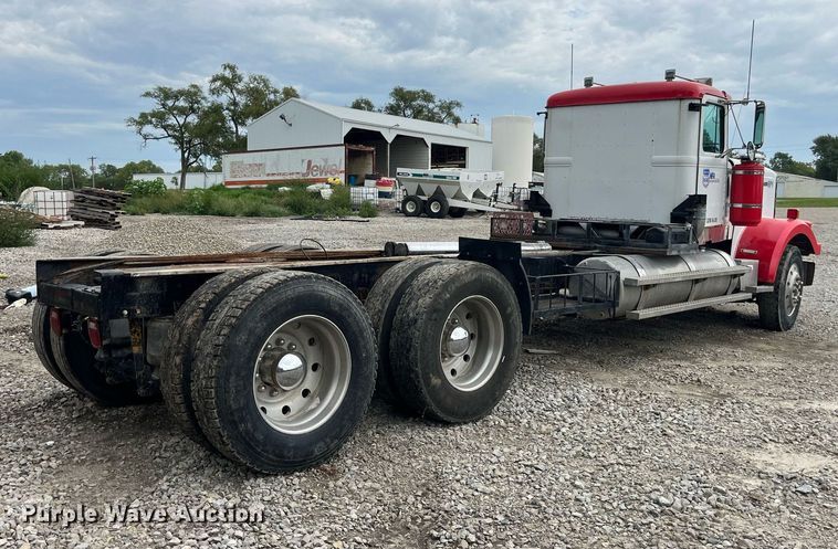 image for item MG9397 1986 Western Star 4900  semi truck