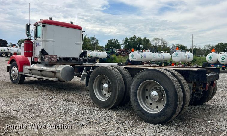 image for item MG9397 1986 Western Star 4900  semi truck