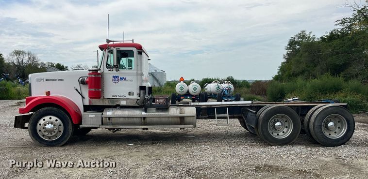 image for item MG9397 1986 Western Star 4900  semi truck