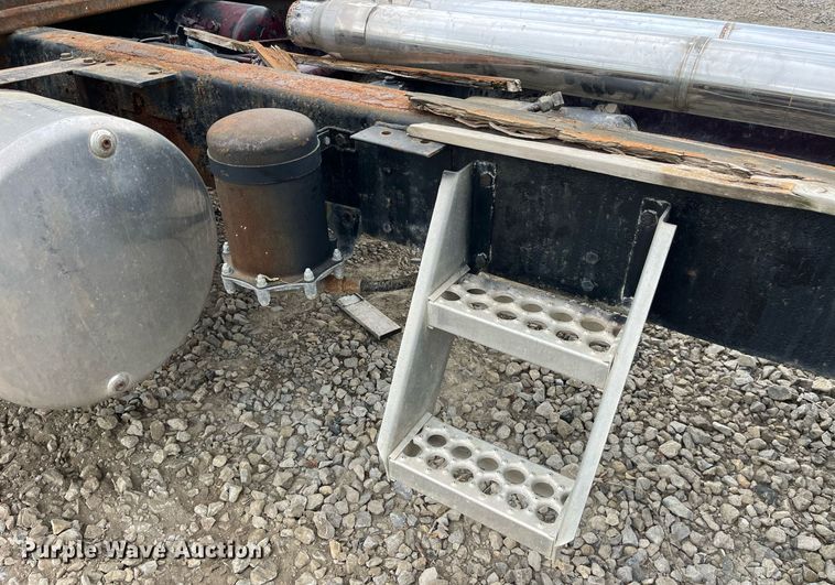 image for item MG9397 1986 Western Star 4900  semi truck