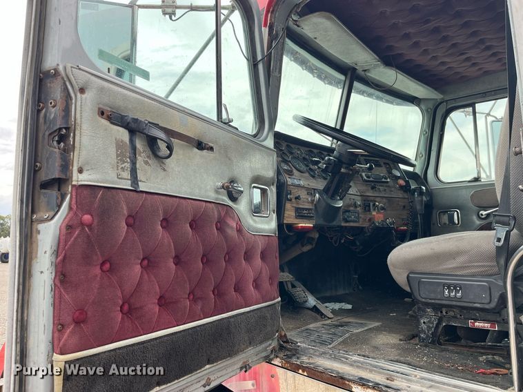 image for item MG9397 1986 Western Star 4900  semi truck