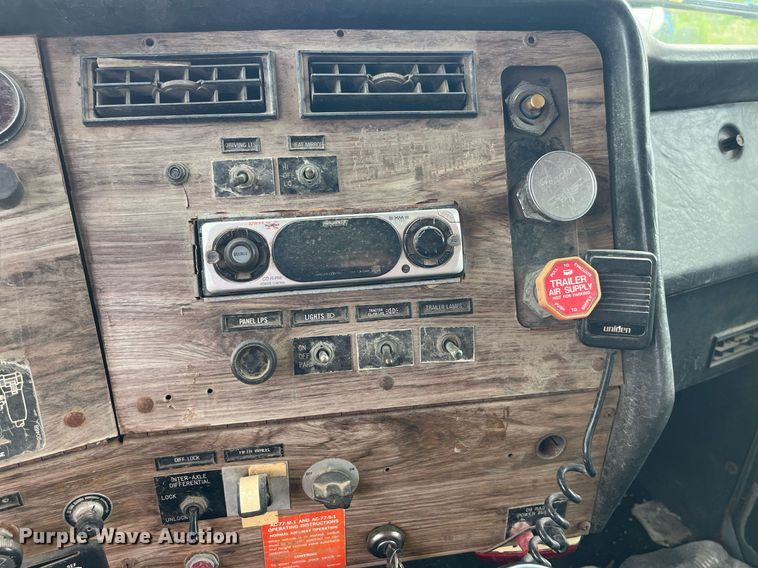 image for item MG9397 1986 Western Star 4900  semi truck