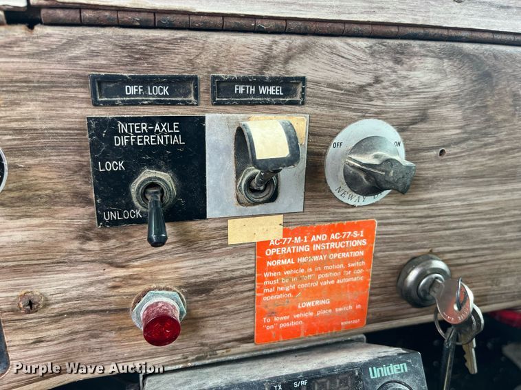 image for item MG9397 1986 Western Star 4900  semi truck