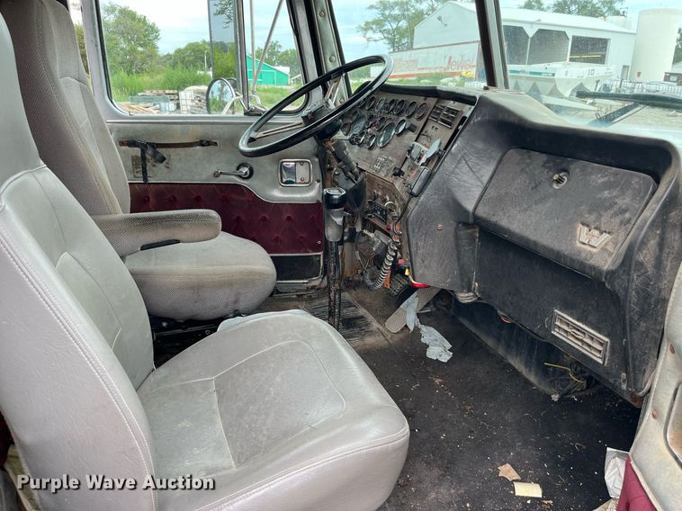 image for item MG9397 1986 Western Star 4900  semi truck