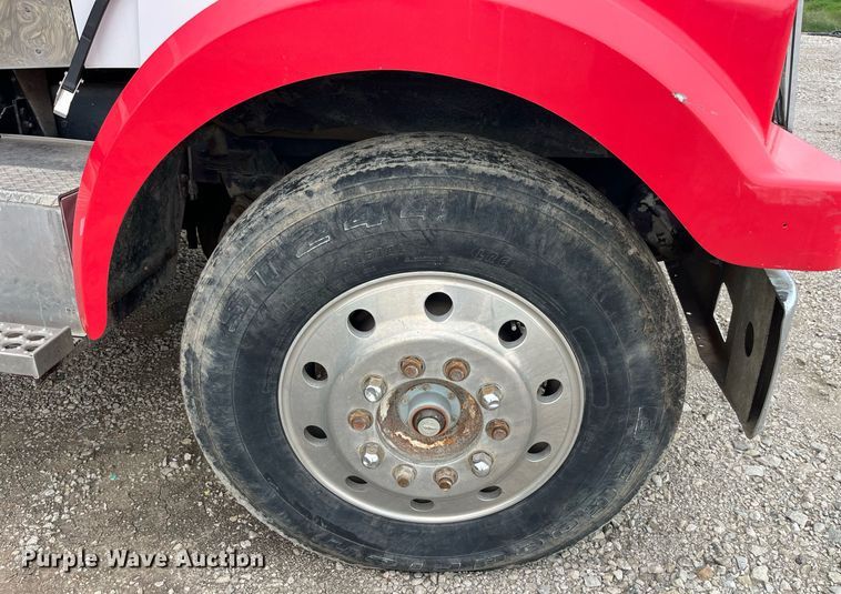 image for item MG9397 1986 Western Star 4900  semi truck