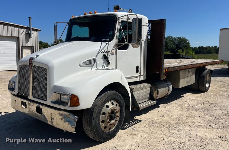 image for item MG9403 2004 Kenworth T300  flatbed truck