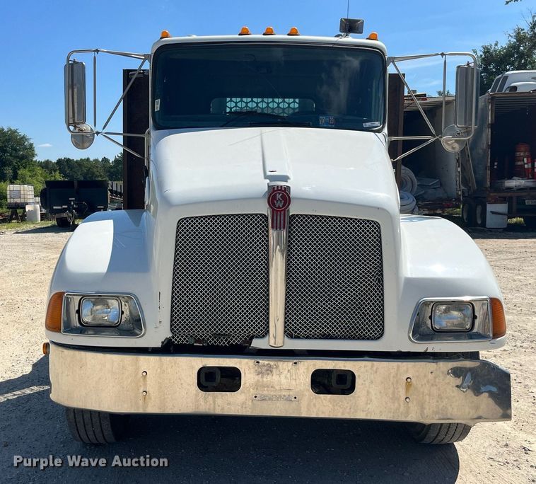 image for item MG9403 2004 Kenworth T300  flatbed truck