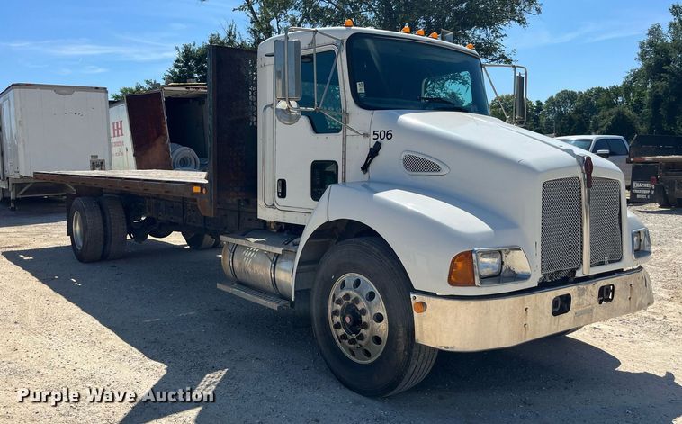 image for item MG9403 2004 Kenworth T300  flatbed truck