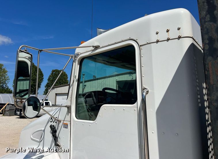 image for item MG9403 2004 Kenworth T300  flatbed truck