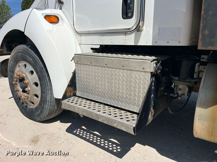 image for item MG9403 2004 Kenworth T300  flatbed truck