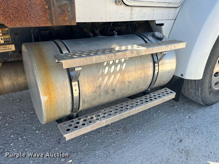 image for item MG9403 2004 Kenworth T300  flatbed truck