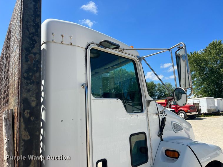 image for item MG9403 2004 Kenworth T300  flatbed truck