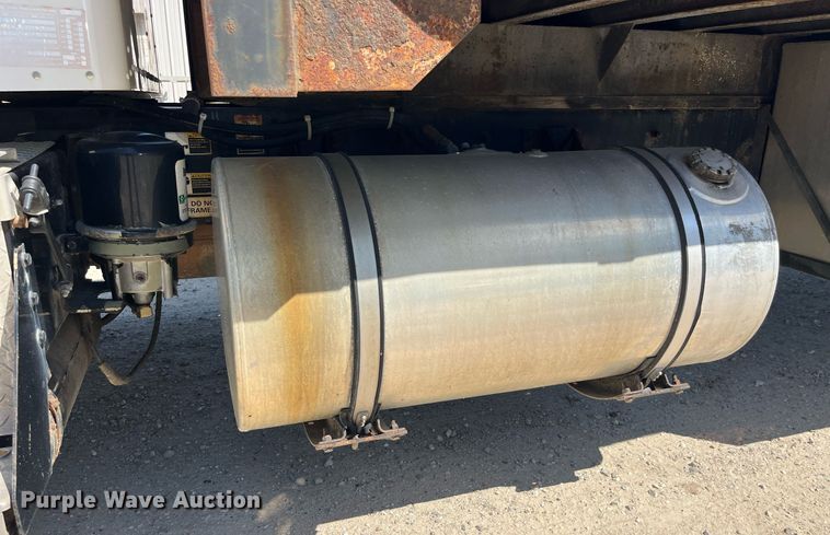 image for item MG9403 2004 Kenworth T300  flatbed truck