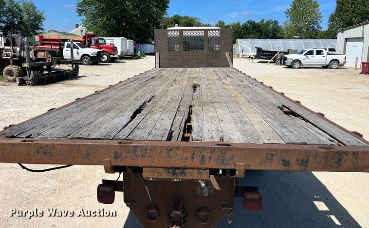 image for item MG9403 2004 Kenworth T300  flatbed truck