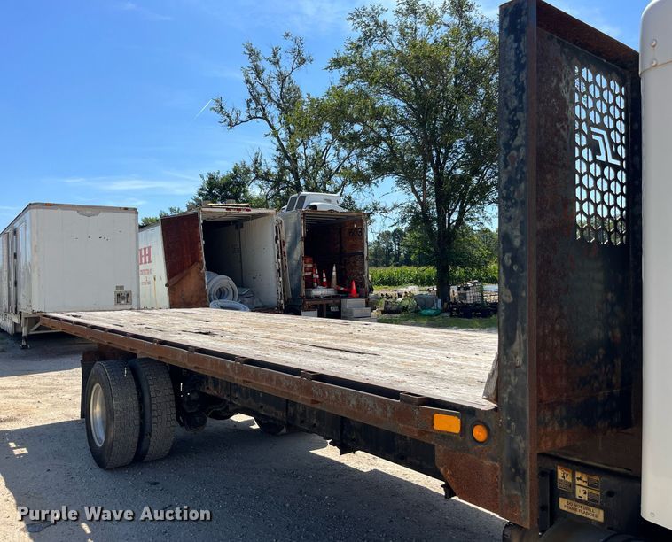 image for item MG9403 2004 Kenworth T300  flatbed truck