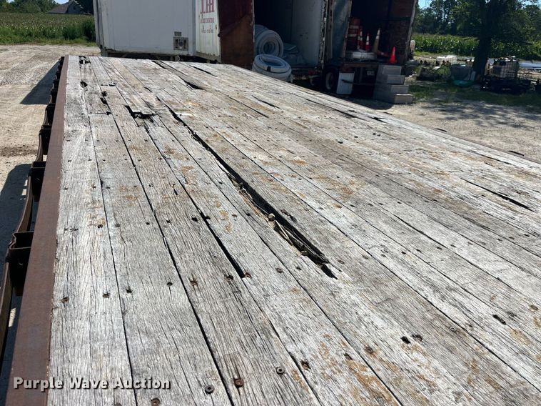 image for item MG9403 2004 Kenworth T300  flatbed truck