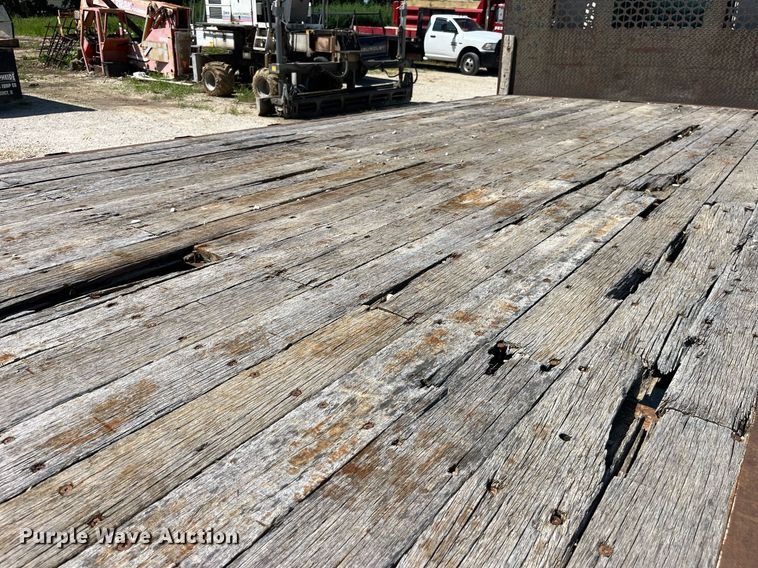 image for item MG9403 2004 Kenworth T300  flatbed truck