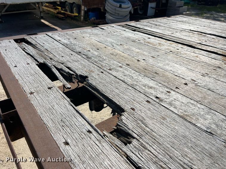 image for item MG9403 2004 Kenworth T300  flatbed truck