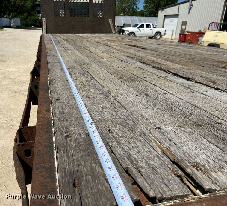 image for item MG9403 2004 Kenworth T300  flatbed truck