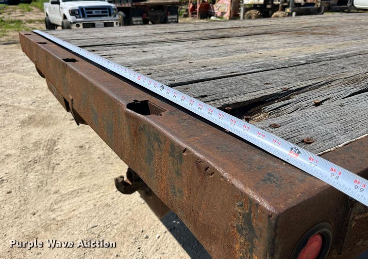 image for item MG9403 2004 Kenworth T300  flatbed truck