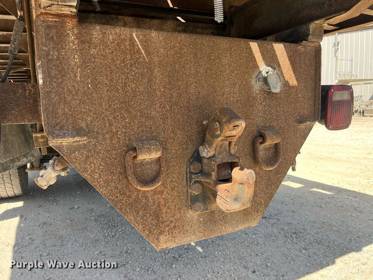 image for item MG9403 2004 Kenworth T300  flatbed truck