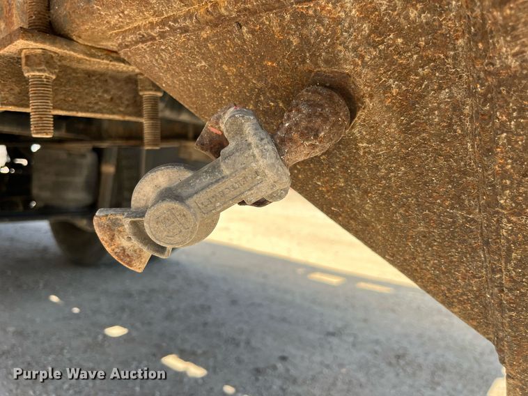 image for item MG9403 2004 Kenworth T300  flatbed truck