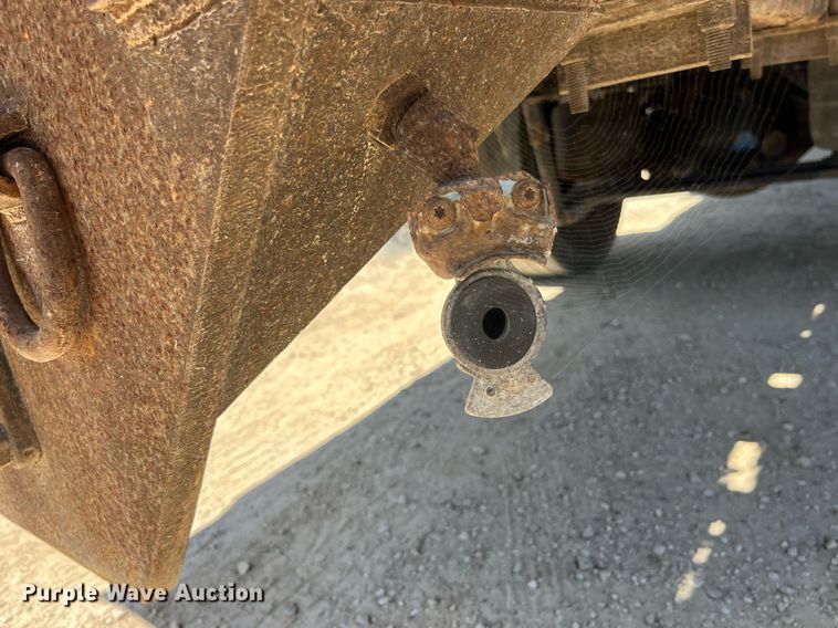 image for item MG9403 2004 Kenworth T300  flatbed truck