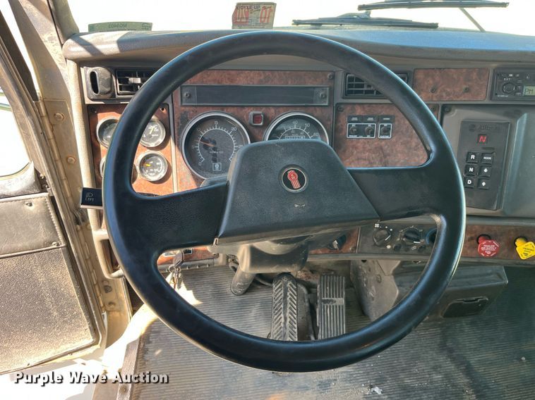 image for item MG9403 2004 Kenworth T300  flatbed truck