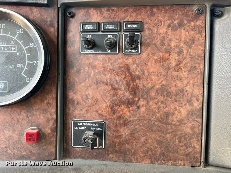 image for item MG9403 2004 Kenworth T300  flatbed truck