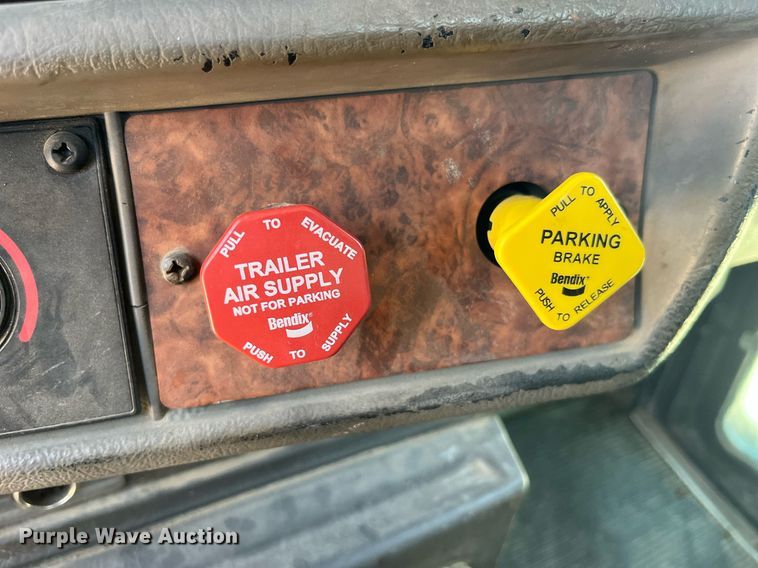 image for item MG9403 2004 Kenworth T300  flatbed truck