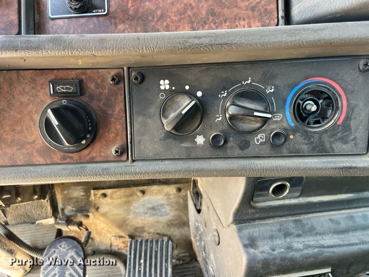 image for item MG9403 2004 Kenworth T300  flatbed truck