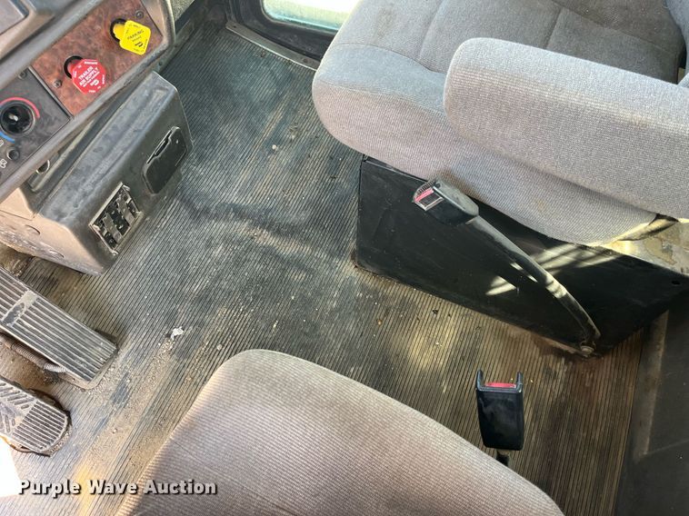 image for item MG9403 2004 Kenworth T300  flatbed truck