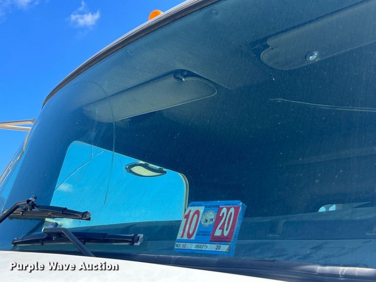 image for item MG9403 2004 Kenworth T300  flatbed truck