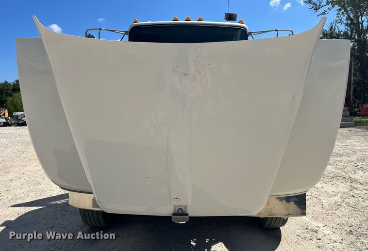 image for item MG9403 2004 Kenworth T300  flatbed truck