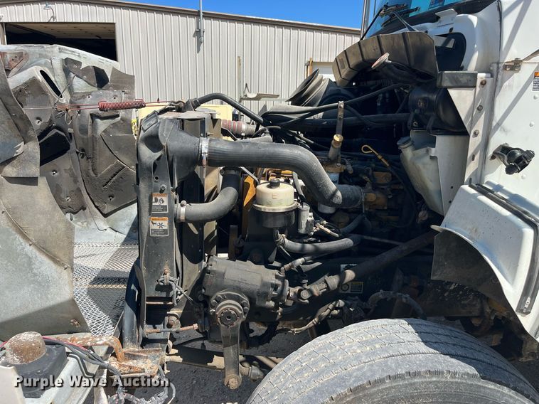 image for item MG9403 2004 Kenworth T300  flatbed truck